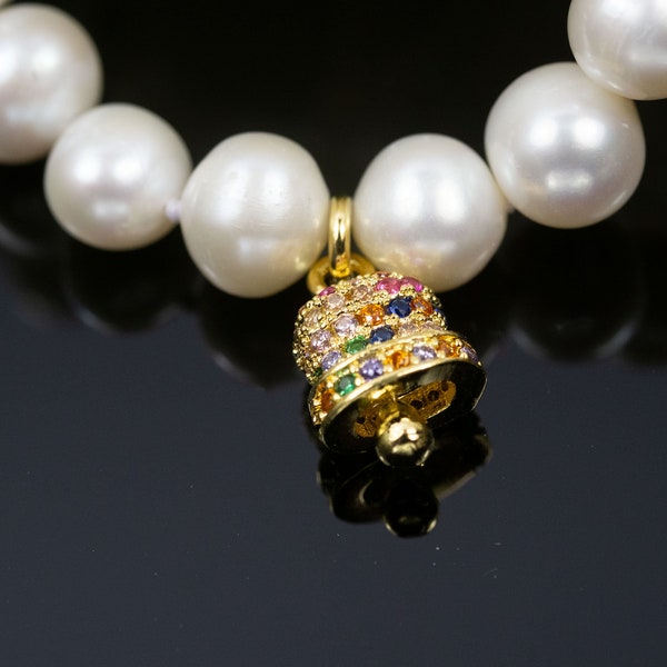 Bracelet perles naturelles, clochette porte-bonheur en argent et zircons multicolores, bracelet mariée, bracelet demoiselle d'honneur