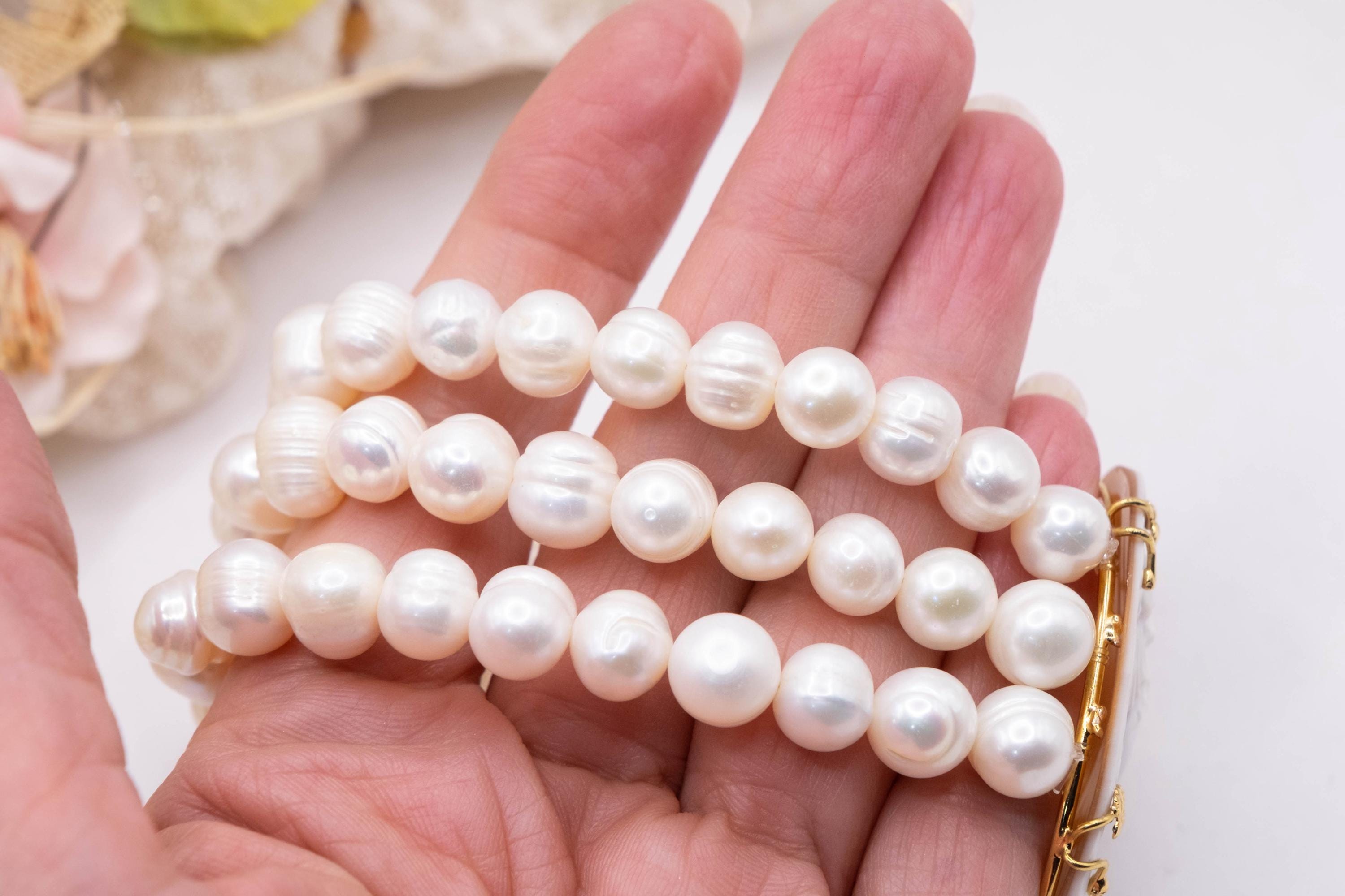 天然ホワイトパールと本物のサードニクスシェルカメオを使用した3列