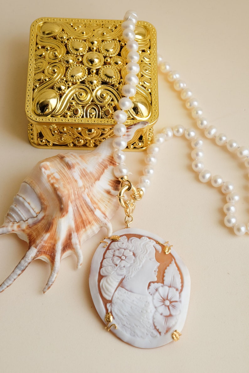 Necklace with Torre del Greco Ovale cameo pendant, natural pearls, 925 silver, Italian necklace image 3