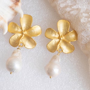 Natural pearl earrings and brass flowers, bridal earrings, Italian earrings