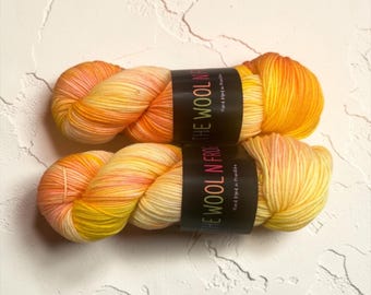 Hand Dyed DK Weight Superwash Merino Wool Yarn, Sunset Citrus Tones 115g,256 meters