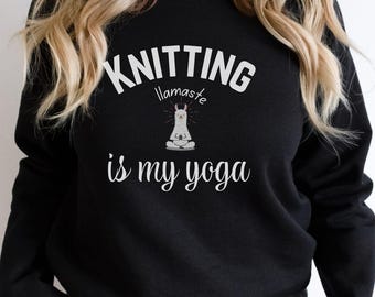 Sudadera "Tejer es mi yoga", camiseta divertida para tejer, regalo para amantes del tejido Llamaste, jersey estampado acogedor, regalo para tejedores.