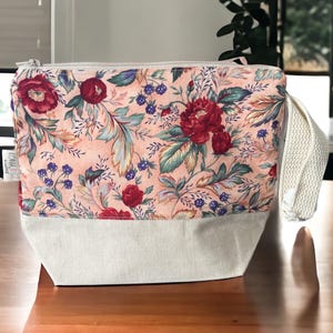 Trousse à tricoter, Trousse à projets au crochet, Trousse à maquillage florale faite main, Maquillage, trousse de toilette de voyage, Cartable pour amateur de lecture