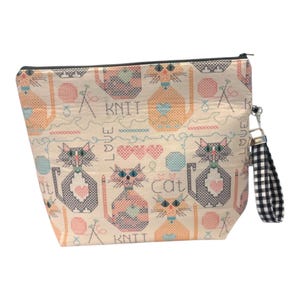 Sac à projet en tissu à fermeture éclair sur le thème du tricot chat avec poches intérieures pour accessoires, cadeau pour tricoteuse maman chat