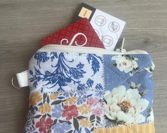 Quilted Patchwork Pouch, Small Zipper Bag, 4x3.5 Card Wallet, Coin Purse, Cottagecore Floral, Handmade in Canada