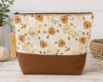 Knitting Project Bag, Bee Knitting Bag, Gift for Knitter, Crochet Project Bag, Quilted Zipper Bag, Bee Lover Gift, Gift for Crocheter