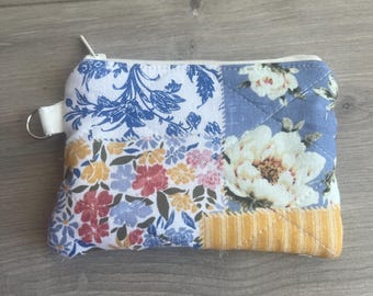 Quilted Coin Purse, Patchwork Coin Purse, Small Zipper Pouch, Floral Wristlet Wallet, Handmade Card Wallet, Gift for Her, Quilted Wristlet