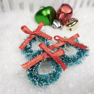 Miniature Tiny Green Wreath w/ Red Bow ~ Fairy Garden House Xmas Accessories ~ Winter Dollhouse Decorations ~ Christmas Crafts Supply