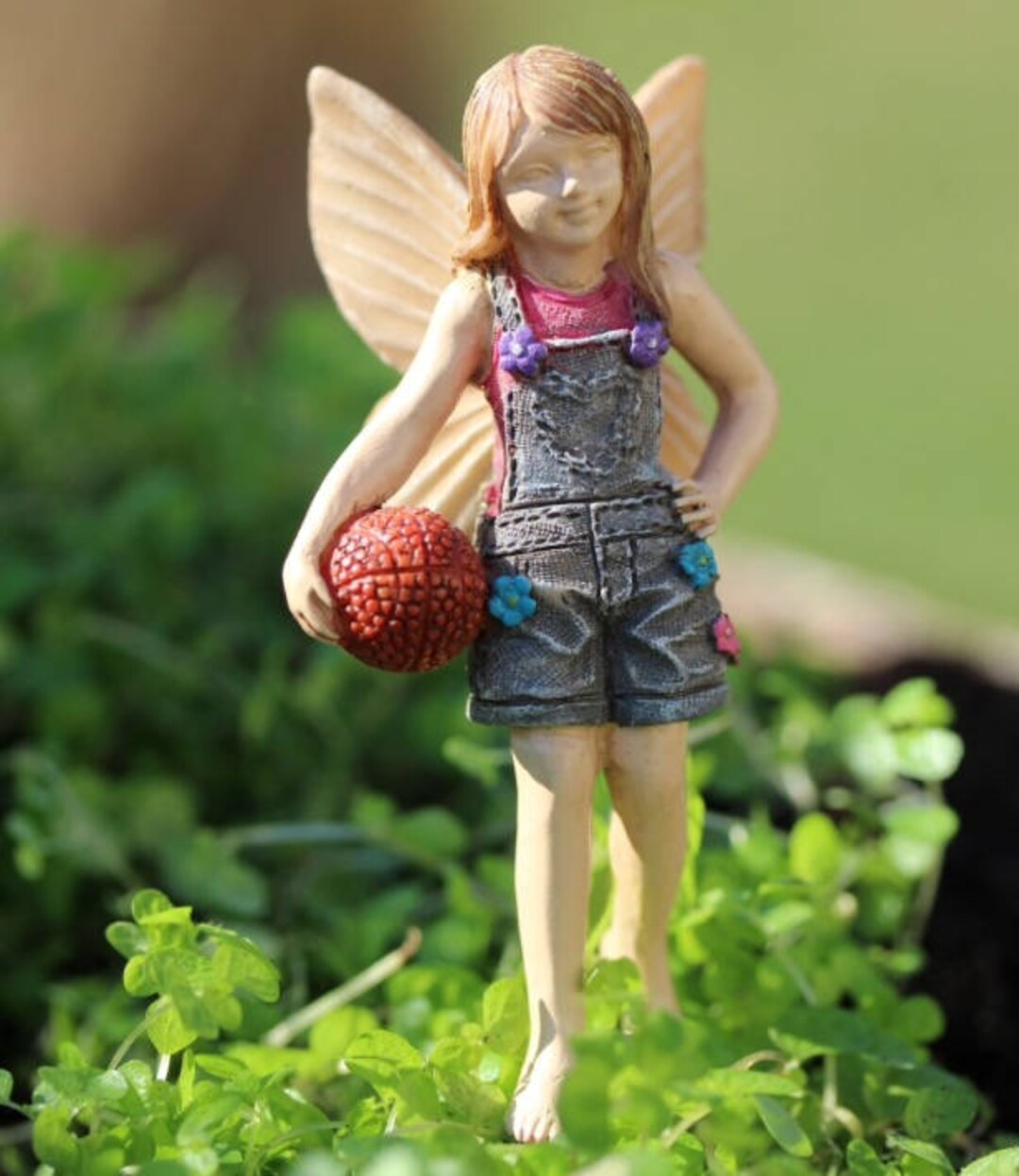 Basketball Fee Mädchen in Overalls Miniatur Sport Elfe Figur in Blue