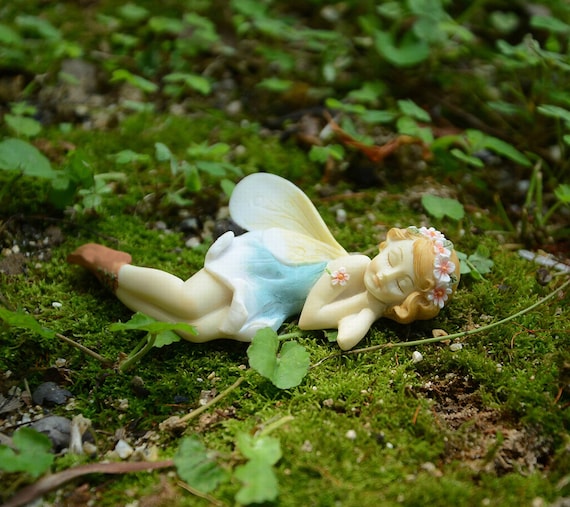 Girl Flower Hat Mini Fairy Garden Figurine Dollhouse Accessory Outdoor Decor Girl Flower Hat Mini Fairy Garden Figurine Dollhouse Accessory Outdoor Decor