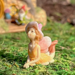 MICRO Miniatur Tagträumer Pixie Figur ~ Verzauberter Waldfeen Garten, Mini Gartenarbeit, Frühling Diorama Terrarium Zubehör