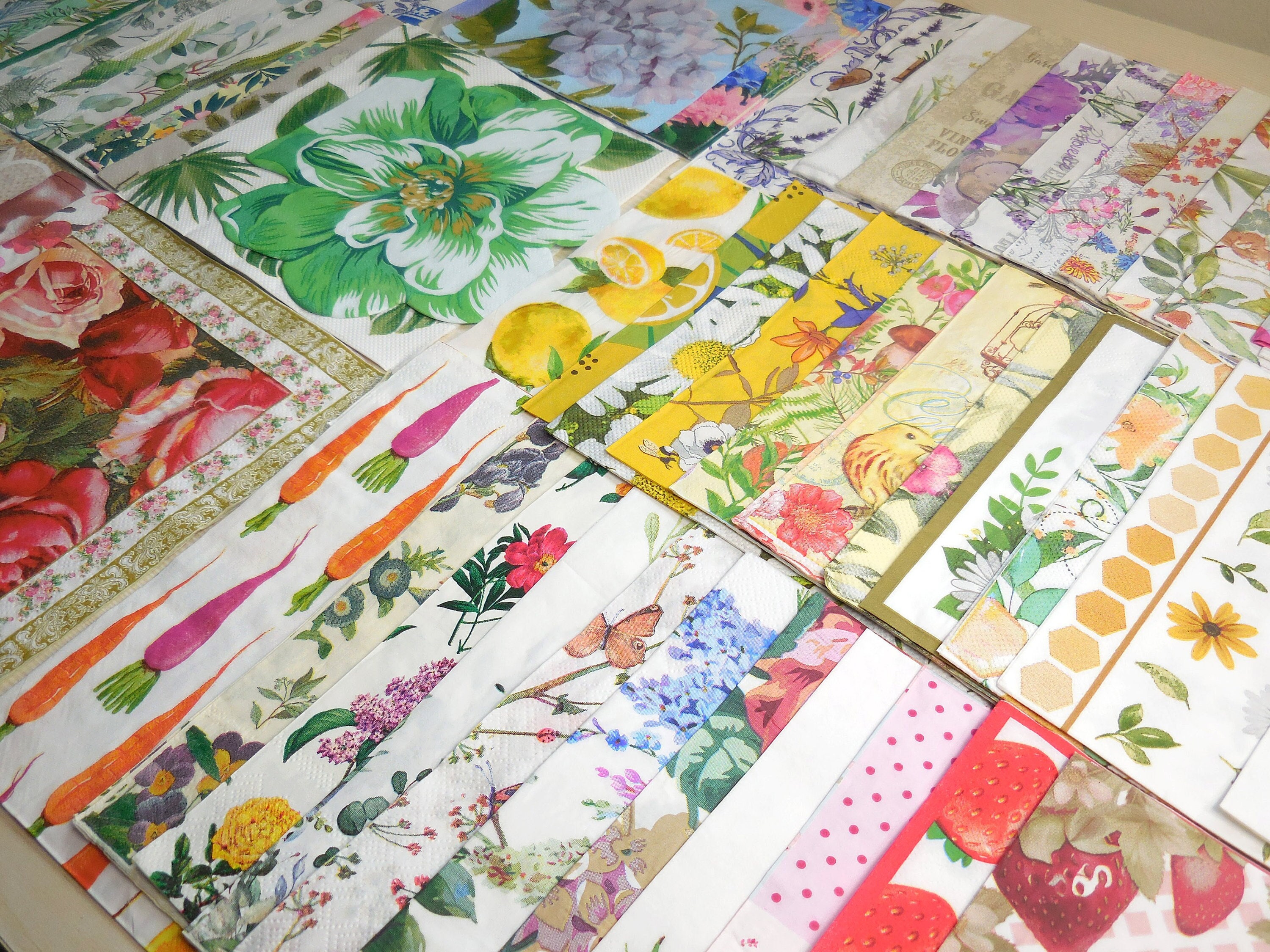 Lot De 20 Serviettes En Papier Recyclé Motif Fleurs, Jardin Et Nature Monde Floral Comme Décoration De Table Serviettes En Papier Avec Motif. Également Pour Le Découpage Et La Technique Des Serviettes