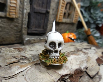 Dollhouse Miniature Haunted Yard RIP Tombstone Skeleton Halloween 1:12 Scale