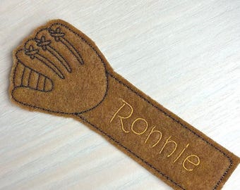 Personalized Catcher's Mitt Felt Bookmark: Embroidered Baseball Reading Gift