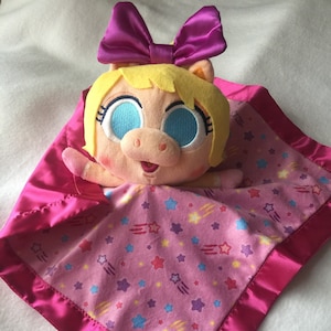 Cerdito de peluche con cabeza de sonajero, juguete personalizado de peluche, "Just Play LLC", cerdito de dibujos animados, regalo de Pascua, Navidad, fiesta de bienvenida al bebé o cumpleaños