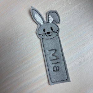 Graues Häschen Lesezeichen personalisiert/gesticktes Kaninchen Filz Lesezeichen/Schule/Geburtstagsgeschenk/Weihnachtsstrumpf/Osternest/Kinder Lese Geschenk