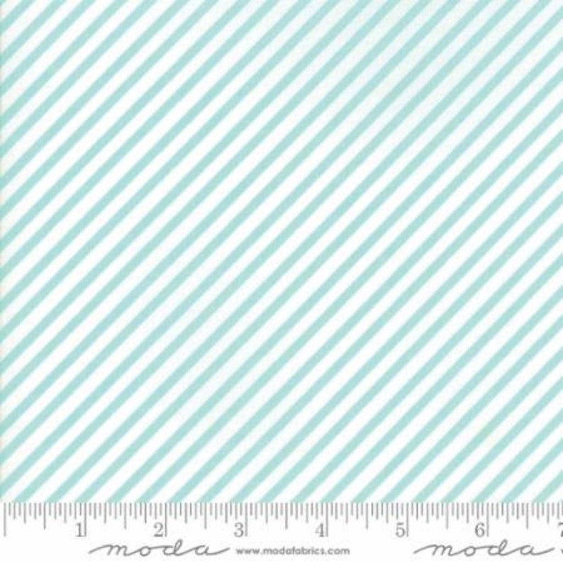 Moda-Bonnie and Camille Vintage Holiday-55168 22 CT122150-100/% Quality Cotton by the Yard or Yardage United Notions