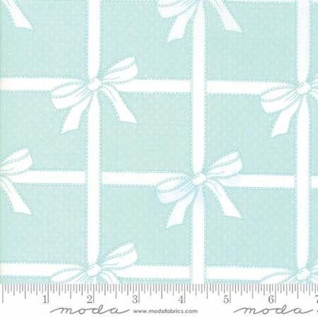 Moda-Bonnie and Camille Vintage Holiday-55168 22 CT122150-100/% Quality Cotton by the Yard or Yardage United Notions