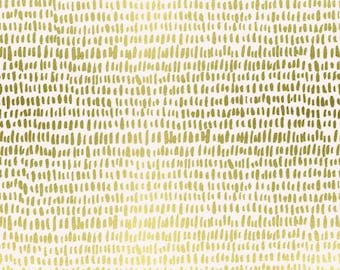 RP109-CR2LM Wildwood - Hatchmarks - Krämigt metalliskt tyg i lantlig färg