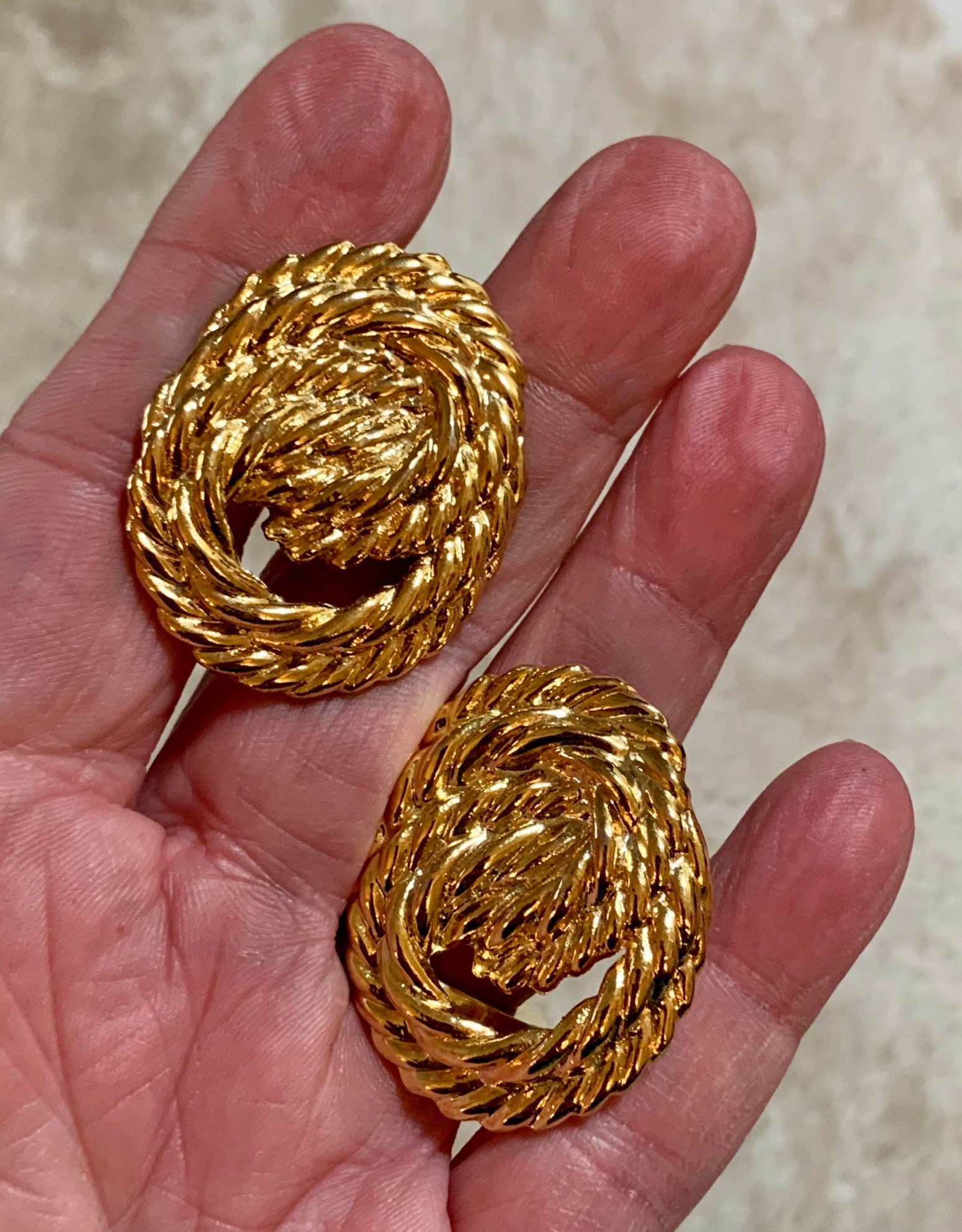 Goldtone knot shoe clips / Rope knot dress shoe clips Goldtone knot shoe clips / Rope knot dress shoe clips