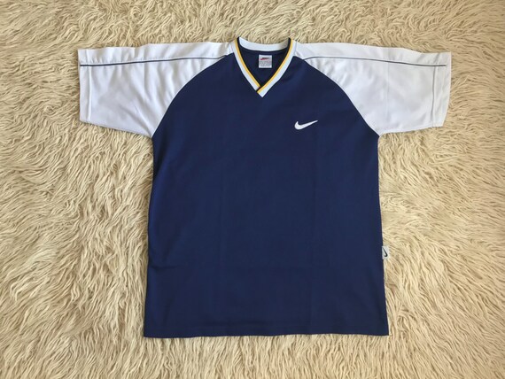 nike t shirt old school