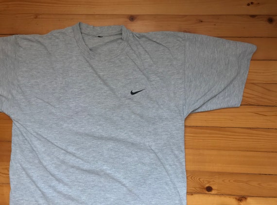 nike t shirt old school