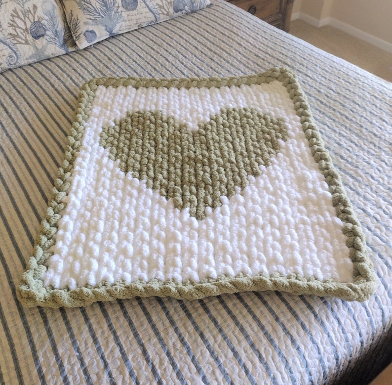 Heart Knitting Pattern and Tutorial Instructions, Chunky Knit Blanket