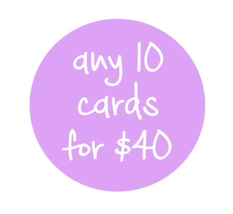 Puede incluir: C&iacute;rculo morado con texto blanco que dice "any 10 cards for $40".