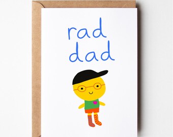 Op de afbeelding: Een witte kaart met blauwe tekst die "rad dad" zegt. Onder de tekst staat een cartoonillustratie van een lachend persoon met een bril en een pet.