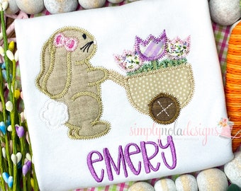 Camisa con apliques de Pascua para niñas: Carro de conejo con flores