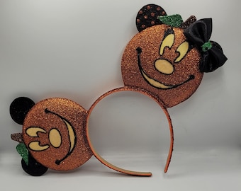 Glow in the Dark Mickey & Minnie Pumpkin with Bats !!!