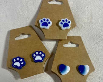 Paw print stud earrings.  Show your school spirit.  Hypo allergenic.  Perfect for everyday, sporting event or gift