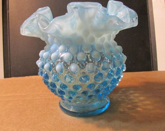 ヴィンテージ フェントン ブルー オパールセント ホブネイル ガラス花瓶 フリルエッジ付き