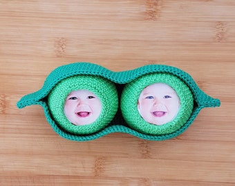 PATTERN ONLY PDF Download: Two Peas in a Pod Photo Frame Crochet Pattern, Plushy, Vegetable, Couple, Valentine's Day, Wedding, Engagement