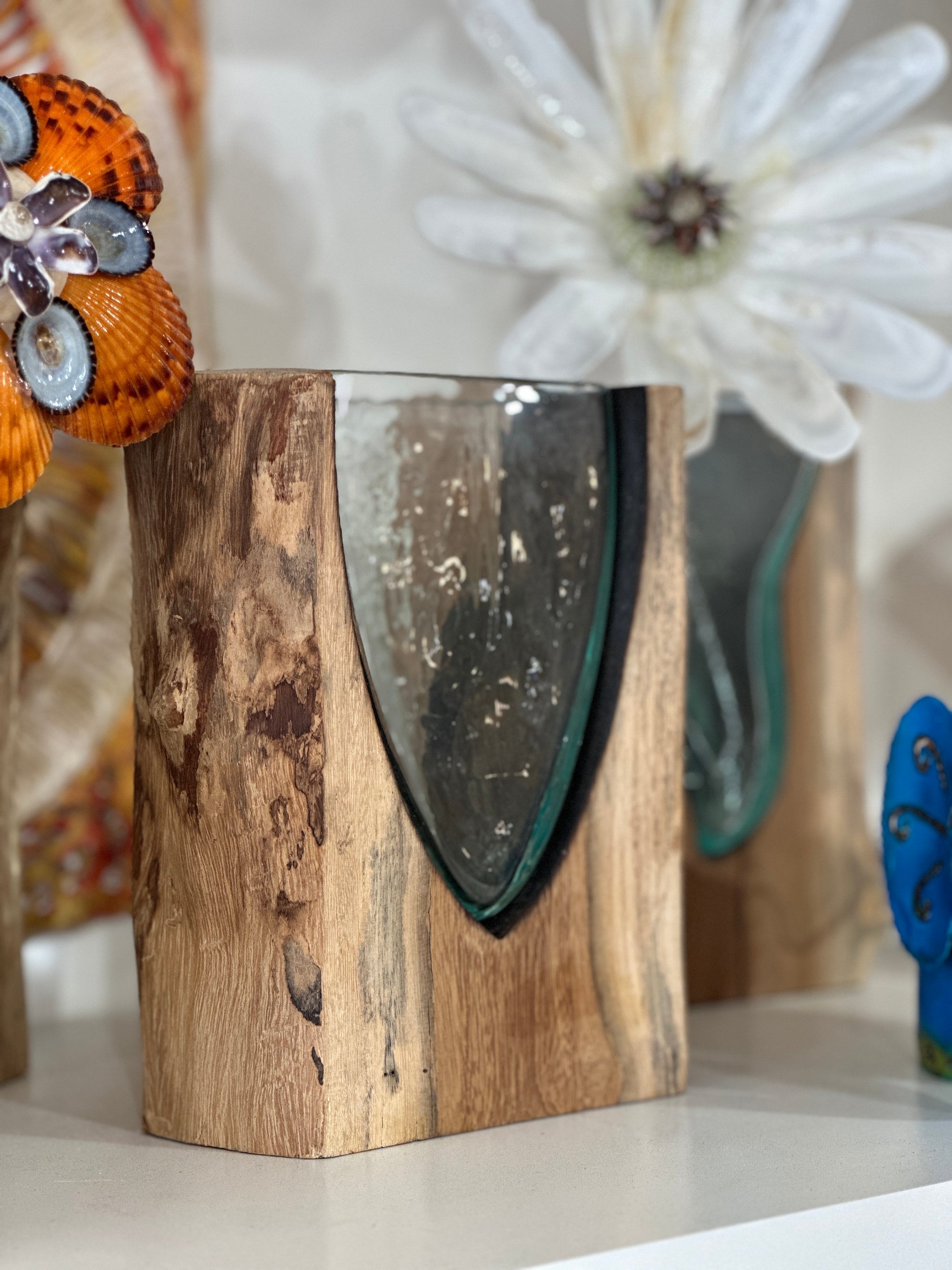 blown glass vase in Teak wood