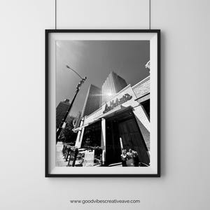 Lou Malnati’s Pizzeria Chicago Print – Gold Coast Black & White Photography – Iconic Restaurant Bar Decor – Chicago City Photo