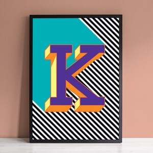 Letra K Impressão | Impressão de letras coloridas | Arte de parede com inicial K | Impressão de letras do alfabeto | Impressão artística A4, A3 | Emoldurado | Sem moldura | Azul-petróleo Roxo