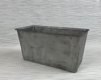 ビンテージ風アルミ製パン型（長さ8.7インチ）