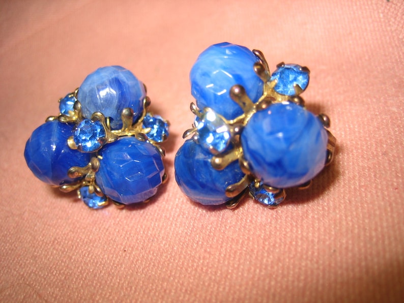 Vintage Signed Vogue Lapis Blue Round Stones /& Rhinestones Earrings