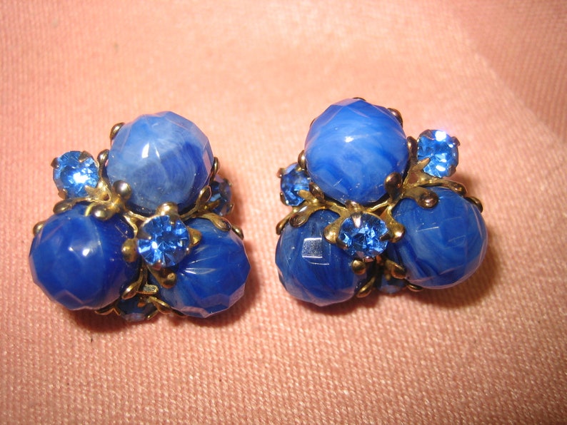 Vintage Signed Vogue Lapis Blue Round Stones /& Rhinestones Earrings