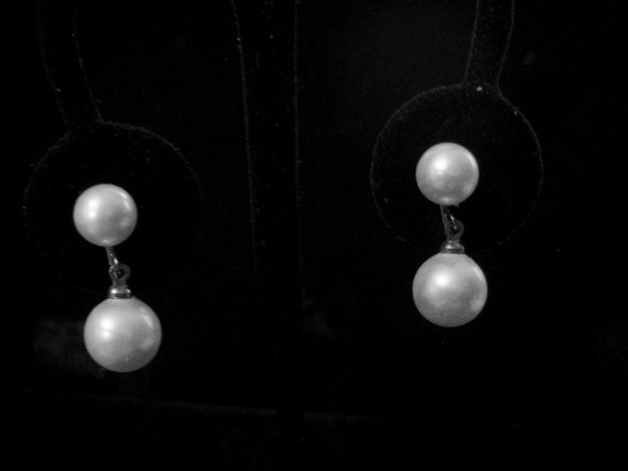 Vintage Signed Richelieu Pearl Dangle Drop Earrin… - image 1