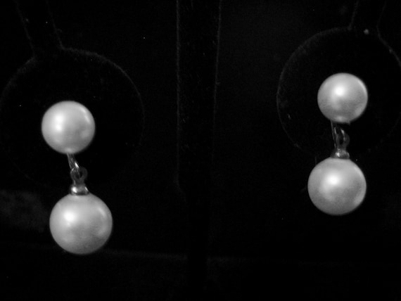 Vintage Signed Richelieu Pearl Dangle Drop Earrin… - image 2