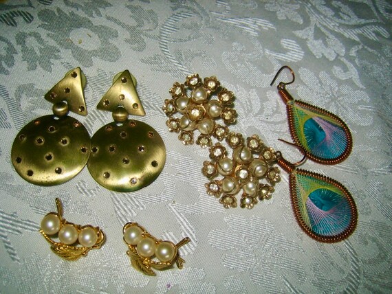 Vintahe Lot of 4 pair Earrings 3 pierced 1 clip o… - image 1