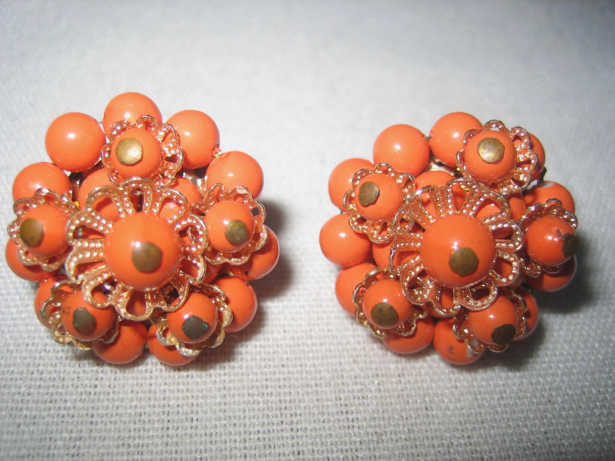 Vintage 1940s Coral Beaded Clip on Earrings