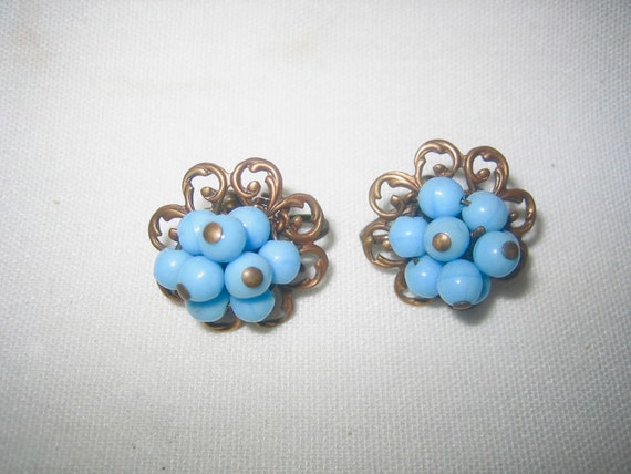 Vintage 50s Turquoise Beaded Earrings Screw backs - image 2