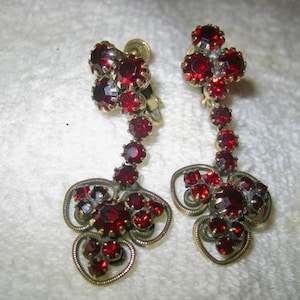Vintage Hobe Garnet Red Dangle Drop Rhinestone Earrings Clip On