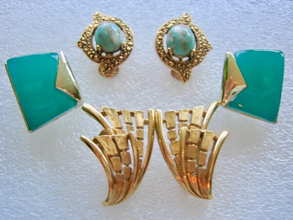 Vintage 60s Lot of 3 pair Clip on Earrings All De… - image 3