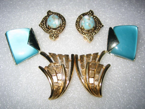 Vintage 60s Lot of 3 pair Clip on Earrings All De… - image 2