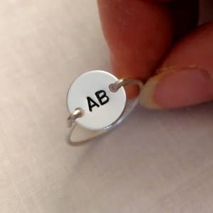 Anillo inicial, alambre de plata esterlina 925 Conecte plata Latón Letra Disco Redondo, Anillo inicial personalizado Regalo para mejor amigo, para el amor