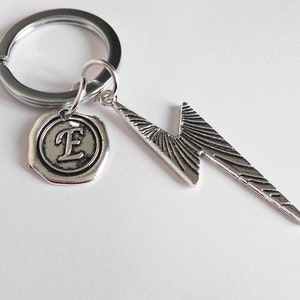 Llavero de plata antigua, dije de rayo y llavero con letra personalizada, regalo para amor, regalo para novio, novia